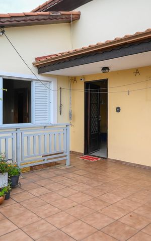 Casa à venda com 120m², 3 quartos e 2 vagas Casa à venda com 120m², 3 quartos e 2 vagasTerraço
