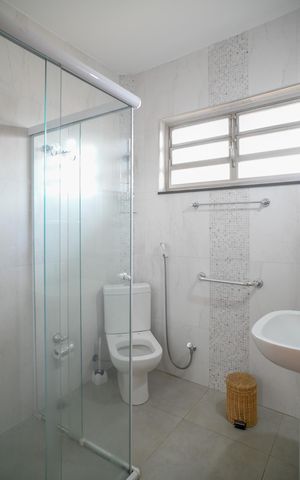 Casa à venda com 120m², 3 quartos e 2 vagas Casa à venda com 120m², 3 quartos e 2 vagasBanheiro