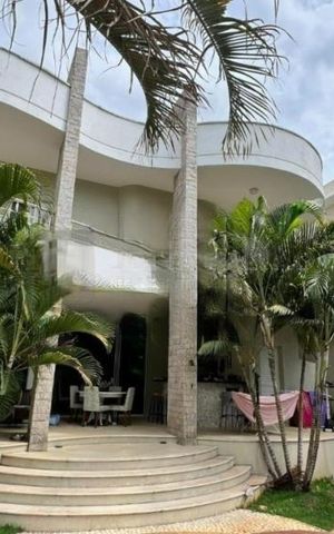 Casa de condomínio à venda com 350m², 4 quartos e 4 vagas