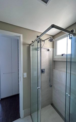 Apartamento à venda com 240m², 3 quartos e 4 vagas Apartamento à venda com 240m², 3 quartos e 4 vagasBanheiro Suíte 2