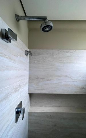 Apartamento à venda com 240m², 3 quartos e 4 vagas Apartamento à venda com 240m², 3 quartos e 4 vagasBanheiro Suíte 3