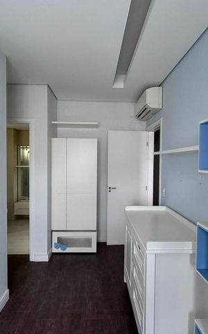 Apartamento à venda com 240m², 3 quartos e 4 vagas Apartamento à venda com 240m², 3 quartos e 4 vagasSuíte 2