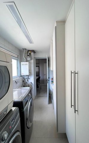 Apartamento à venda com 240m², 3 quartos e 4 vagas Apartamento à venda com 240m², 3 quartos e 4 vagasÁrea de Serviço