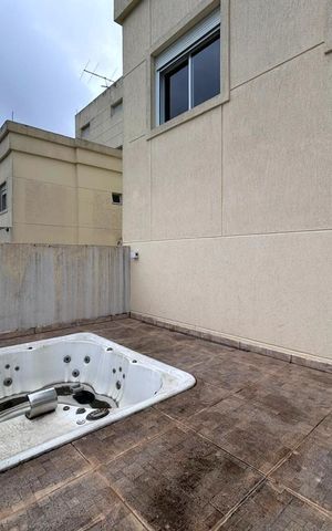 Apartamento à venda com 240m², 3 quartos e 4 vagas Apartamento à venda com 240m², 3 quartos e 4 vagasJacuzzi
