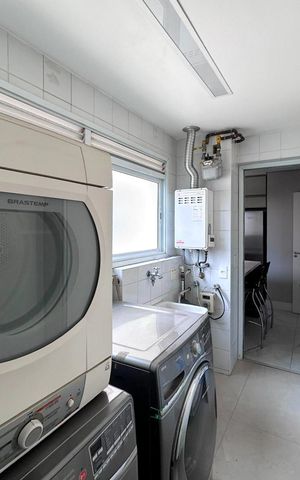 Apartamento à venda com 240m², 3 quartos e 4 vagas Apartamento à venda com 240m², 3 quartos e 4 vagasÁrea de Serviço