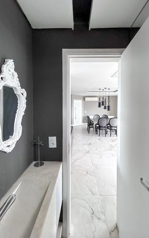 Apartamento à venda com 240m², 3 quartos e 4 vagas Apartamento à venda com 240m², 3 quartos e 4 vagasLavabo
