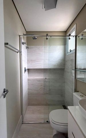 Apartamento à venda com 240m², 3 quartos e 4 vagas Apartamento à venda com 240m², 3 quartos e 4 vagasBanheiro Suíte 3