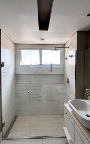 Apartamento à venda com 240m², 3 quartos e 4 vagas Apartamento à venda com 240m², 3 quartos e 4 vagasBanheiro Suíte 1 Ele