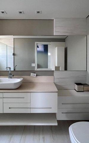 Apartamento à venda com 240m², 3 quartos e 4 vagas Apartamento à venda com 240m², 3 quartos e 4 vagasBanheiro Suíte 1 Ele