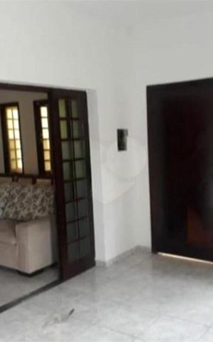 Casa à venda com 253m², 4 quartos e 2 vagas
