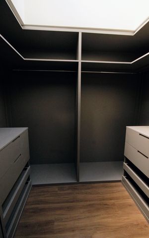 Casa de condomínio à venda com 403m², 4 quartos e 4 vagascloset