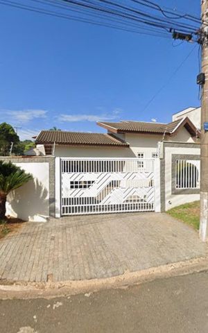Casa à venda com 219m², 3 quartos e 4 vagas