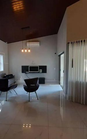 Casa à venda com 219m², 3 quartos e 4 vagas