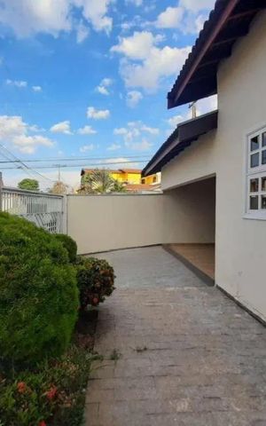 Casa à venda com 219m², 3 quartos e 4 vagas