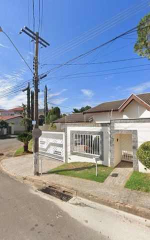 Casa à venda com 219m², 3 quartos e 4 vagas