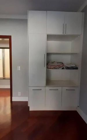 Casa à venda com 219m², 3 quartos e 4 vagas