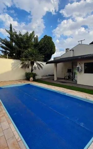 Casa à venda com 219m², 3 quartos e 4 vagas