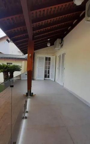 Casa à venda com 219m², 3 quartos e 4 vagas