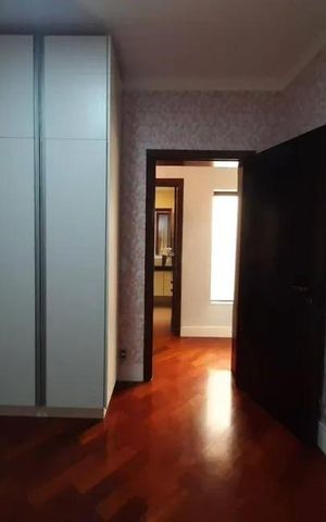 Casa à venda com 219m², 3 quartos e 4 vagas