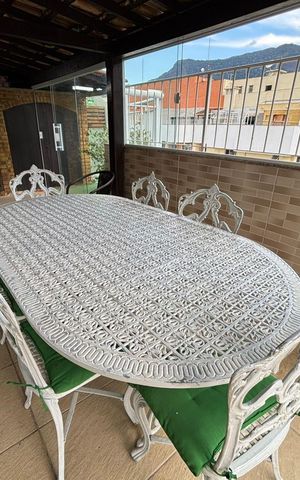 Apartamento à venda com 180m², 4 quartos e 2 vagas Apartamento à venda com 180m², 4 quartos e 2 vagasÁrea externa