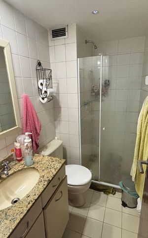 Apartamento à venda com 180m², 4 quartos e 2 vagas Apartamento à venda com 180m², 4 quartos e 2 vagasBanheiro