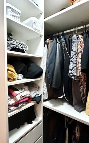 Casa à venda com 132m², 3 quartos e 2 vagas Casa à venda com 132m², 3 quartos e 2 vagasCloset da suíte 1