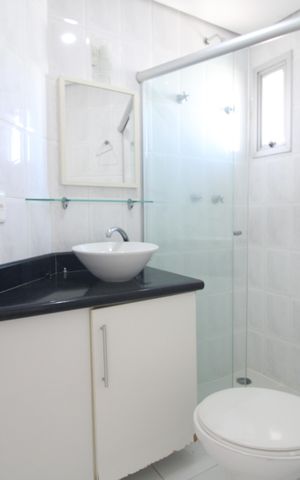 Apartamento à venda com 73m², 3 quartos e 2 vagasBanheiro da suíte