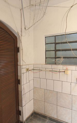 Casa para alugar com 160m², 2 quartos e 1 vagaÁrea da Frente