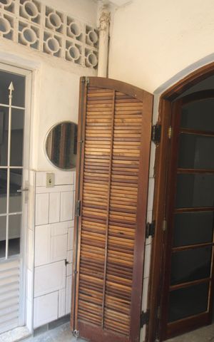 Casa para alugar com 160m², 2 quartos e 1 vagaÁrea da Frente