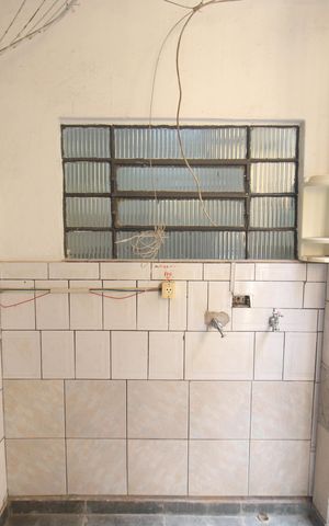 Casa para alugar com 160m², 2 quartos e 1 vagaÁrea da Frente