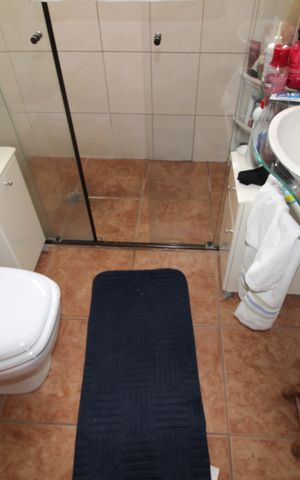 Casa à venda com 180m², 3 quartos e 5 vagasQuarto 1 - Closet / Banheiro