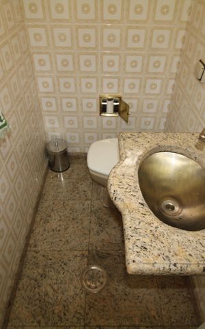 Casa à venda com 180m², 3 quartos e 5 vagasBanheiro 1