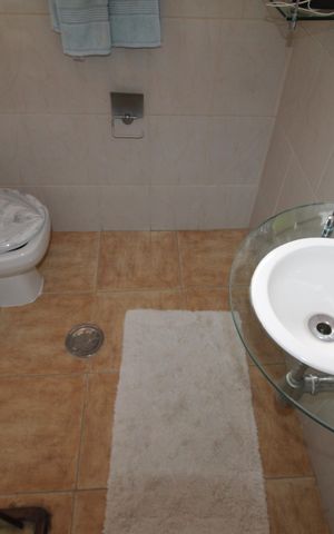 Casa à venda com 180m², 3 quartos e 5 vagasBanheiro 2