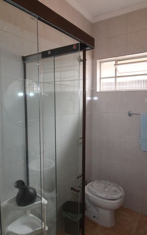 Casa à venda com 180m², 3 quartos e 5 vagasBanheiro 2