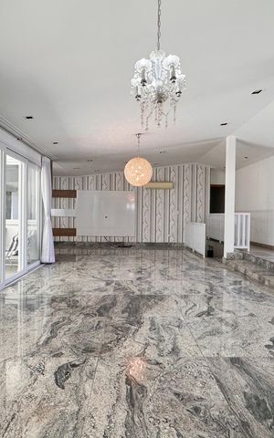 Casa para alugar com 450m², 4 quartos e 4 vagas Casa para alugar com 450m², 4 quartos e 4 vagasSala de Jantar
