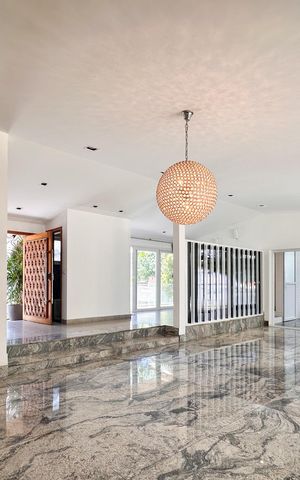 Casa para alugar com 450m², 4 quartos e 4 vagas Casa para alugar com 450m², 4 quartos e 4 vagasSala de Jantar