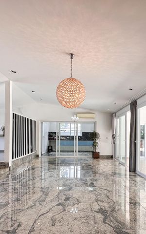 Casa para alugar com 450m², 4 quartos e 4 vagas Casa para alugar com 450m², 4 quartos e 4 vagasSala de Jantar