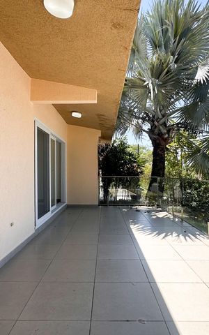 Casa para alugar com 450m², 4 quartos e 4 vagas Casa para alugar com 450m², 4 quartos e 4 vagasSacada