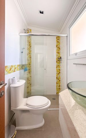 Casa para alugar com 450m², 4 quartos e 4 vagas Casa para alugar com 450m², 4 quartos e 4 vagasBanheiro da Suíte 1