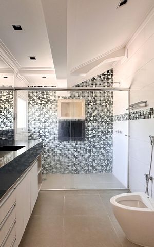 Casa para alugar com 450m², 4 quartos e 4 vagas Casa para alugar com 450m², 4 quartos e 4 vagasBanheiro da Suíte 4