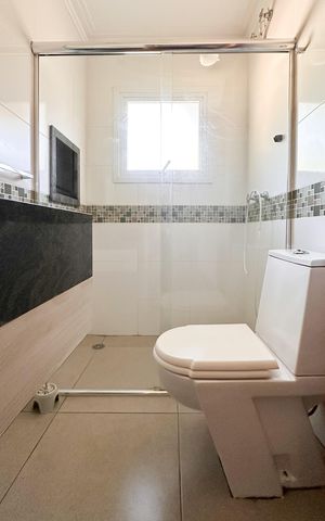 Casa para alugar com 450m², 4 quartos e 4 vagas Casa para alugar com 450m², 4 quartos e 4 vagasBanheiro da Suíte 2