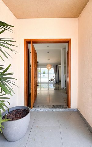 Casa para alugar com 450m², 4 quartos e 4 vagas Casa para alugar com 450m², 4 quartos e 4 vagasEntrada