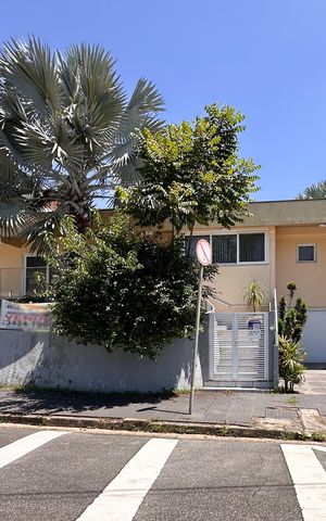 Casa para alugar com 450m², 4 quartos e 4 vagas Casa para alugar com 450m², 4 quartos e 4 vagasFachada