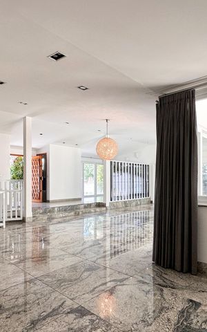 Casa para alugar com 450m², 4 quartos e 4 vagas Casa para alugar com 450m², 4 quartos e 4 vagasSala