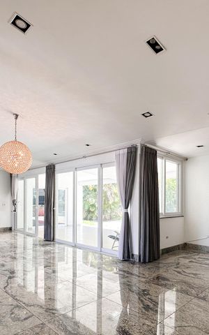 Casa para alugar com 450m², 4 quartos e 4 vagas Casa para alugar com 450m², 4 quartos e 4 vagasSala de Jantar