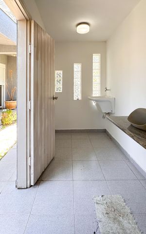 Casa para alugar com 450m², 4 quartos e 4 vagas Casa para alugar com 450m², 4 quartos e 4 vagasBanheiro de serviço