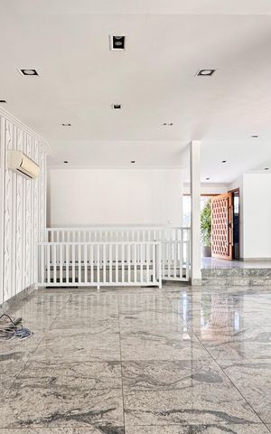 Casa para alugar com 450m², 4 quartos e 4 vagas Casa para alugar com 450m², 4 quartos e 4 vagasSala