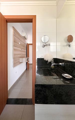 Casa para alugar com 450m², 4 quartos e 4 vagas Casa para alugar com 450m², 4 quartos e 4 vagasBanheiro da Suíte 2