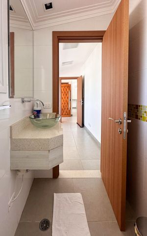 Casa para alugar com 450m², 4 quartos e 4 vagas Casa para alugar com 450m², 4 quartos e 4 vagasBanheiro da Suíte 1
