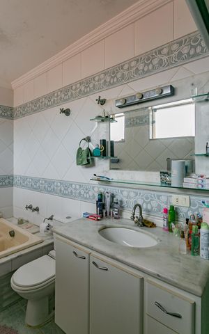 Casa à venda com 220m², 4 quartos e 4 vagas Casa à venda com 220m², 4 quartos e 4 vagasBanheiro da Suíte 3
